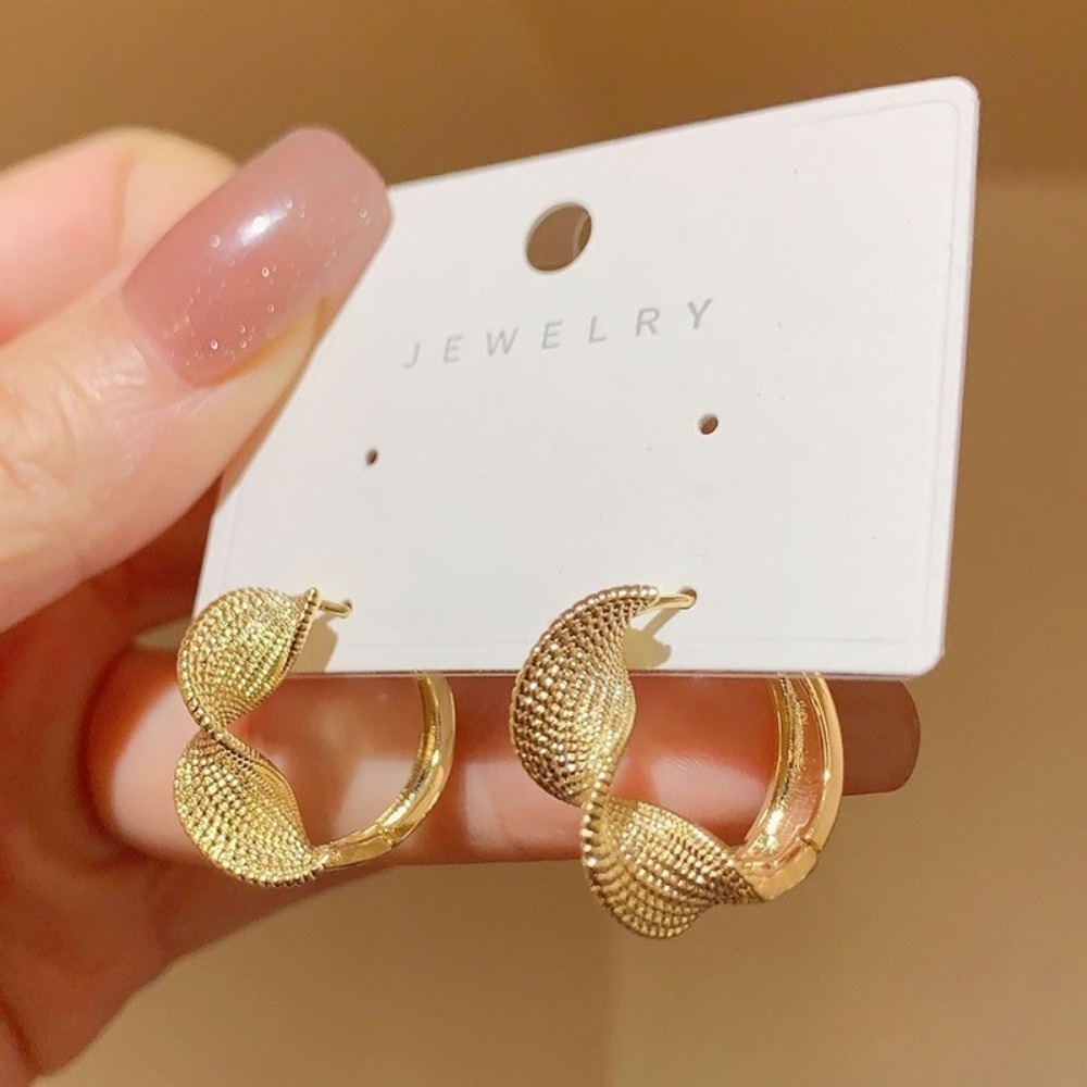 Travel Accessories As Gifts - 1 Pair of Gold Spiral Clip-On