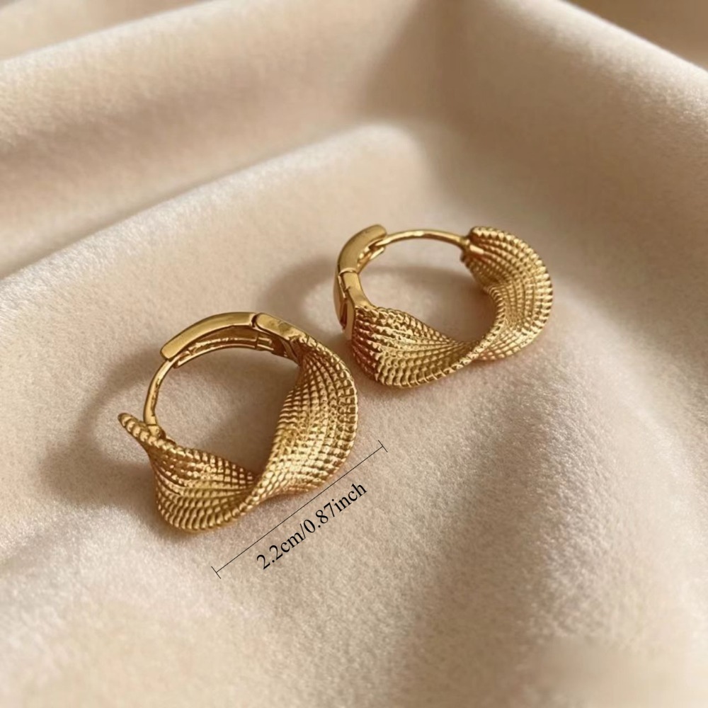 1 Pair of Gold Spiral Clip-On  - đánh giá và giá Travel Accessories As Gifts